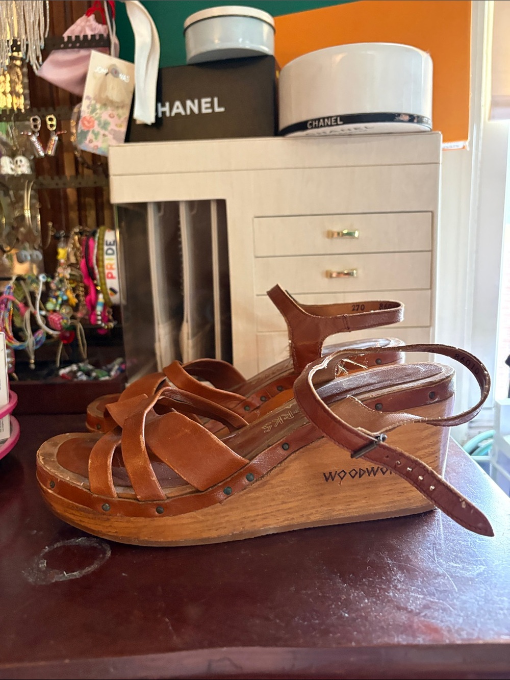 1970s Woodworks by Thom McaAn Thom McAn Brown Leather Wood-Effect Wedge Sandals - Picture 5 of 16